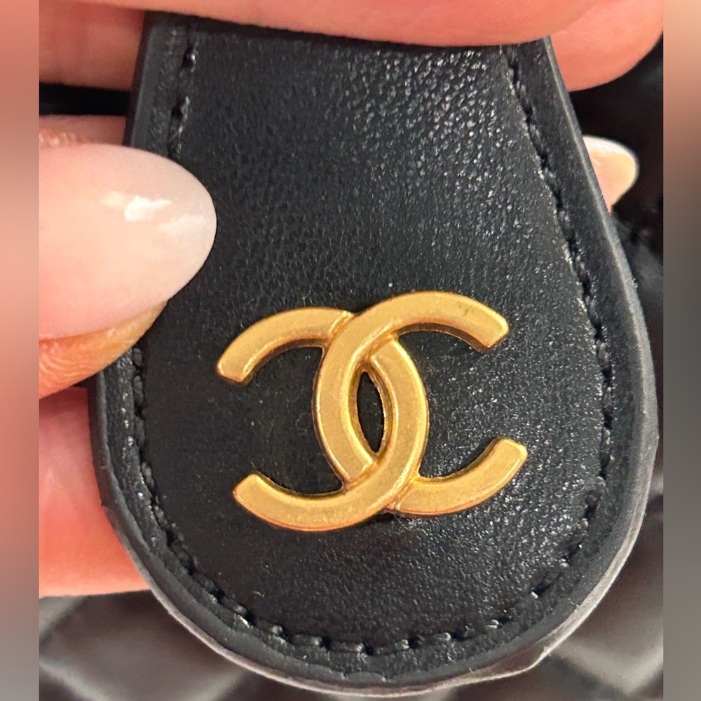 CHANEL Beauty (GWP) Quilted Black with Gold Pouch Crossbody - Picture 6 of 16